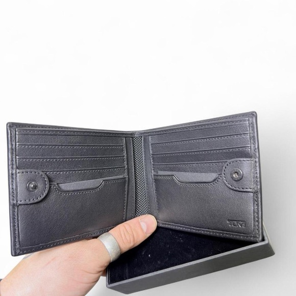 Tumi black leather wallet - Picture 2 of 3